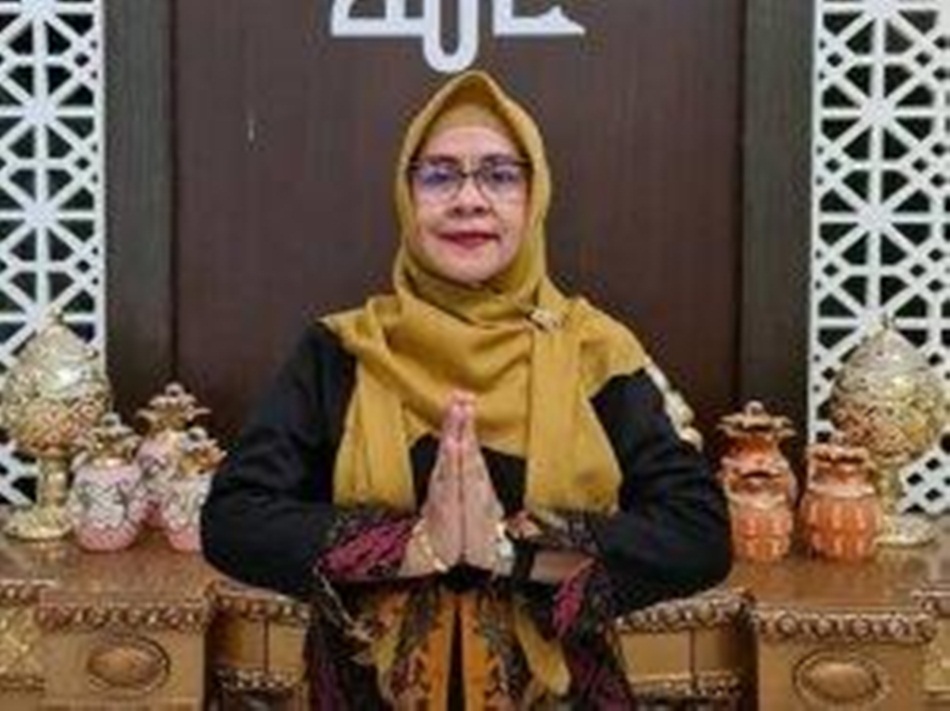 Dr. Hj. Titin Dunggio M.Si.,MKes kembali terpilih sebagai Rektor Universitas Bina Mandiri (UBM) Gorontalo.(F:Ist)