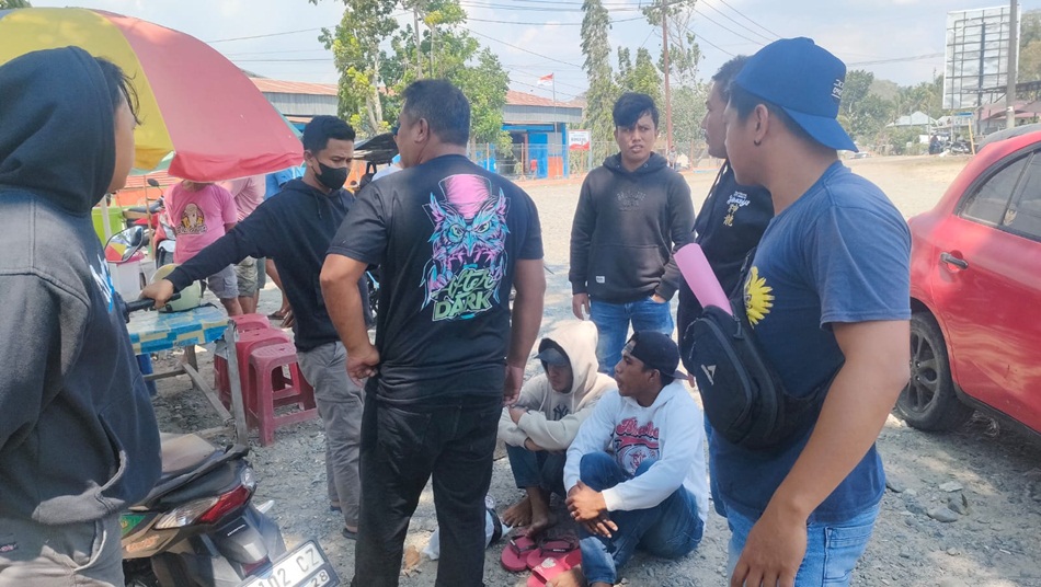 Satuan Narkoba Polres Boalemo saat tangkap tangan para pelaku Narkoba.(F:hms-pol)