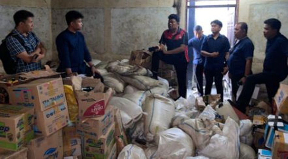 Barang bukti Miras hasil sitaan yang diserahkan Direktorat Narkoba ke Direktorat Tahti Polda Gorontalo. (F:hms-pol).