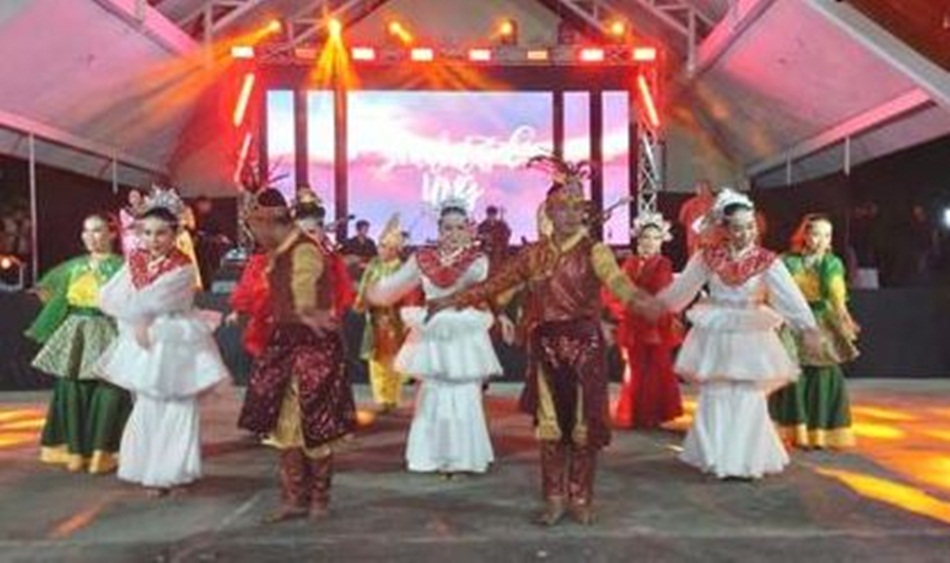 Kegiatan Festival Musik Etnik Gorontalo bertempat di Lapangan RRI  Gorontalo. (Foto-istimewa)