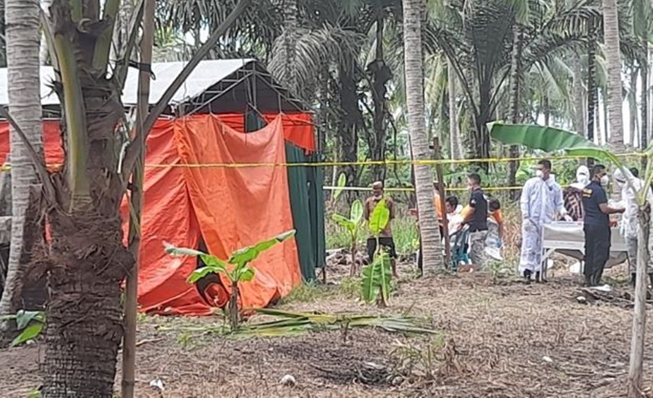 Polres Bone Bolango Laksanakan ekshumasi jenazah korban mahasiswa IAIN Sultan Amai Gorontalo di pekuburan keluarga di Dusun 1 Desa Diloniyohu Kec Boliyohuto Kab Gorontalo.(F:hms-pol)