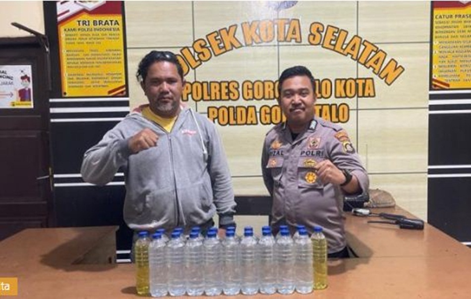 jajaran Polsek kota selatan Polresta Gorontalo Kota saat mengamankan Cap Tikus (Hms-pol)