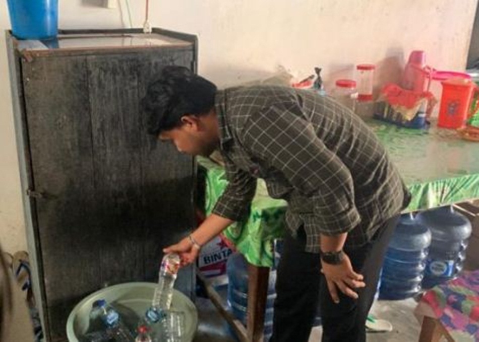 Ratusan botol minuman beralkohol berbagai jenis berhasil diungkap oleh Satuan Reserse Narkoba  Polres Gorontalo di Dua Wilayah yaitu Kecamatan  Tolangouhula dan Limboto Barat.(Hms-pol)