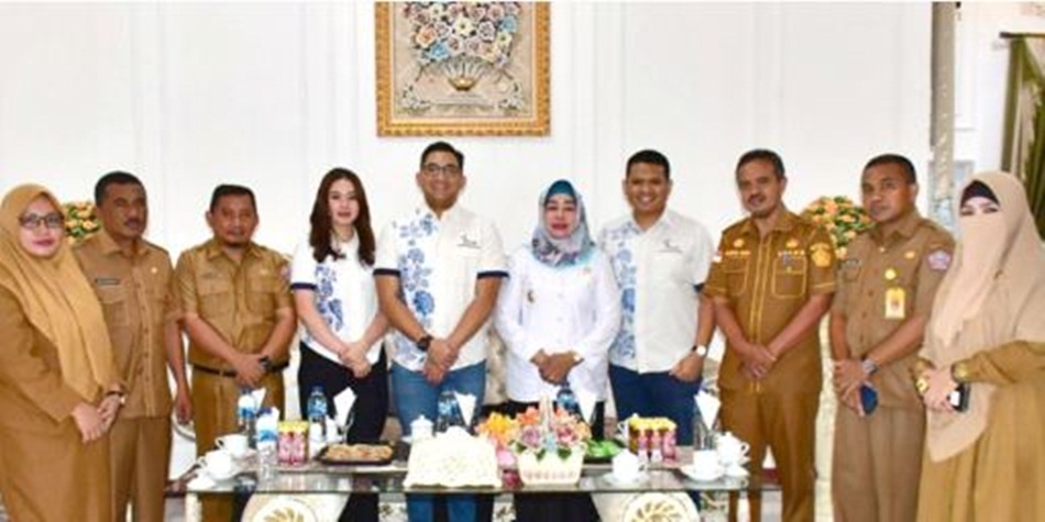 Wabup Suharsi Igirisa saat menerima Tim SMI di rumah jabatan Wakil Bupati (F:Hms-Kmfo)