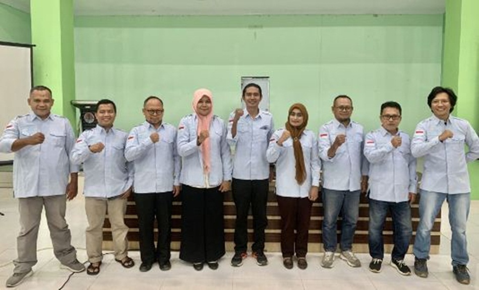 Foto bersama Forum Daerah Aliran Sungai (DAS) Provinsi Gorontalo pada rapat   koordinasi pembahasan program DAS, bertempat di ruang rapat Kantor BPDAS. (Foto : Mila)