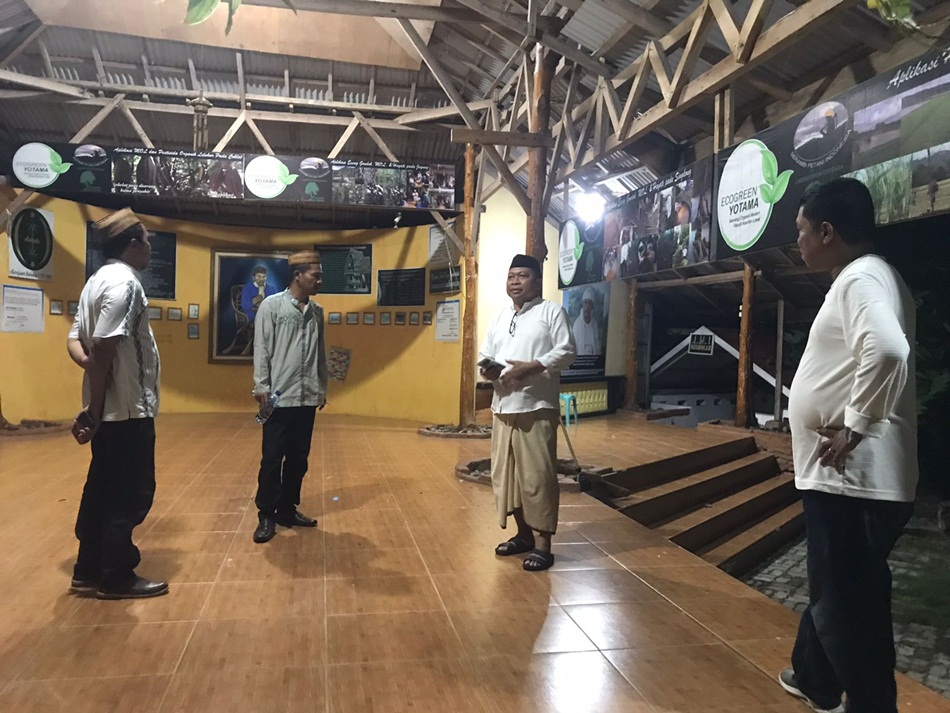 Kesiapan lokasi #KadinTALK urusan  kepariwisataan di wisata desa religius   Bubohu Batudaa Pantai,  Kabupaten Gorontalo, yang ditinjau oleh tim dari KADIN  Provinsi Gorontalo.(F:dok Kadin).