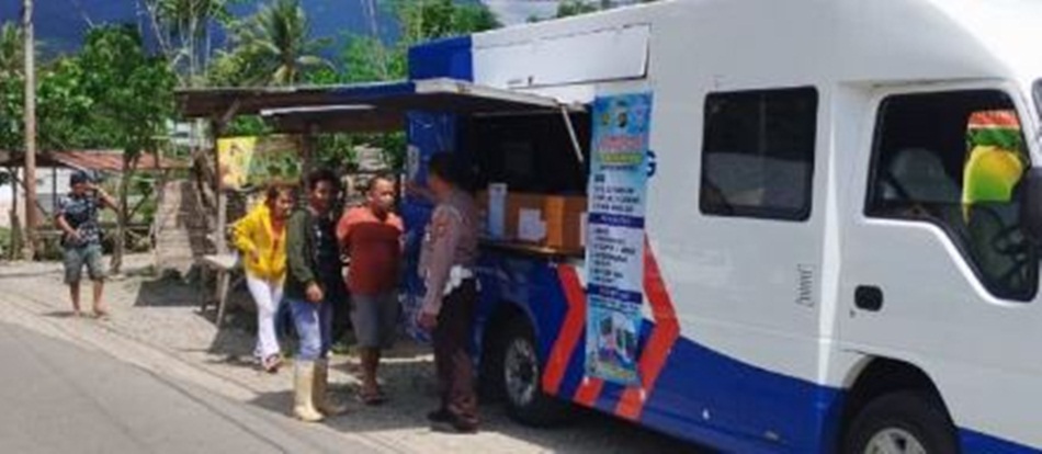 Satuan Lalu Lintas (Sat Lantas) Polres Bone Bolango melakukan pelayanan SIM keliling di Desa Alale, Kecamatan Suwawa.(F:hms-pol)
