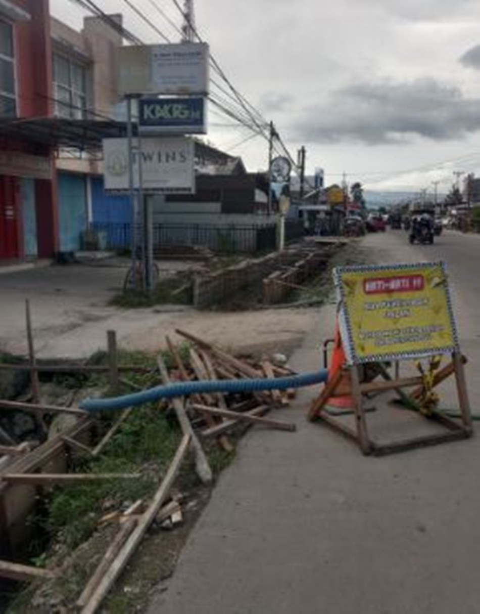 Pekerjaan Proyek draianase eks jalan Panjaitan yang mangkrak di Gorontalo.(F:ist)