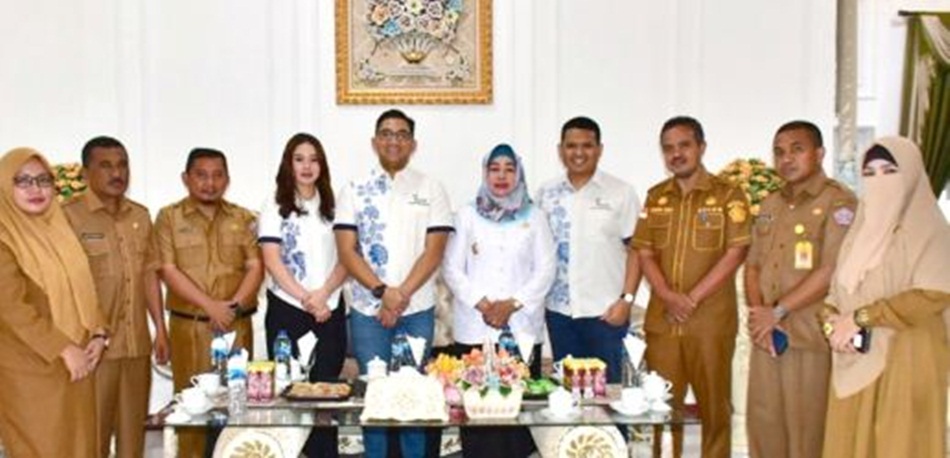 Wakil Bupati Pohuwato Suharsi Igirisa saat menerima Tim SMI (F:ist)
