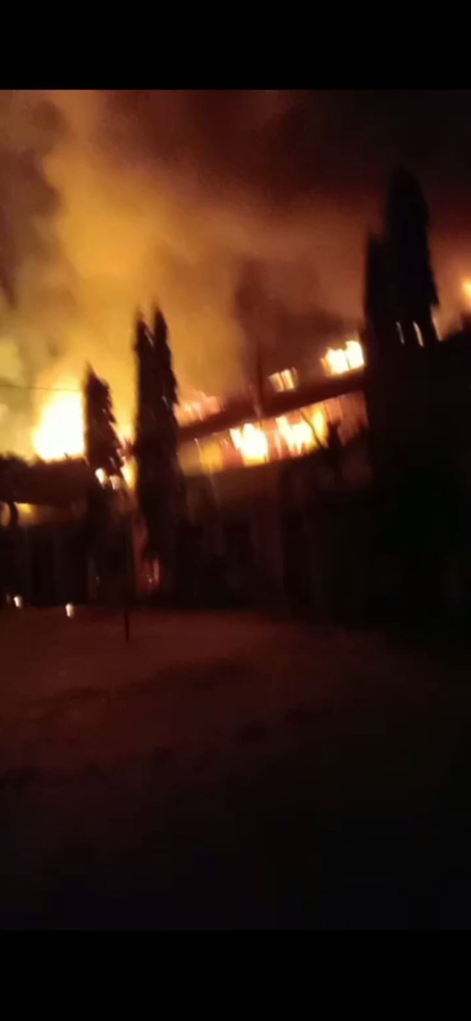 Suasana kebakaran yang terjadi di SMA Negeri 4 Kota Gorontalo,  jalan Piola Isa,  Kelurahan Wonggaditi Kota Gorontalo(F: Mae)