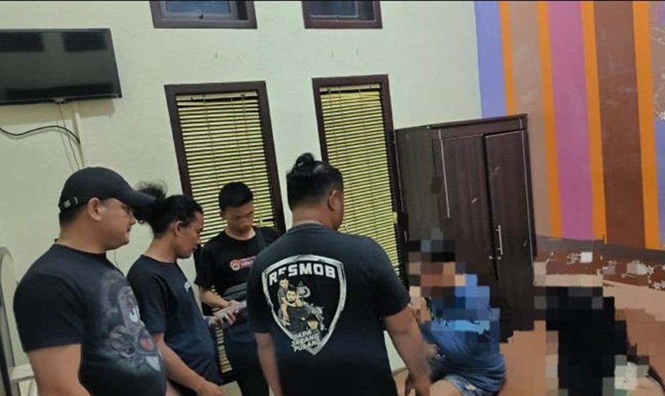 Team Rajawali Polresta Gorontalo Kota saat mengamankan satu orang terduga mucikari(F: Hms-pol)