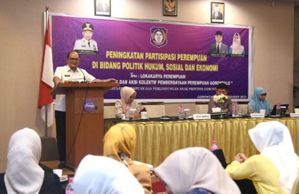 Asisten Bidang Perekonomian dan Pembangunan, Handoyo Sugiharto, memberikan   sambutan pada pembukaan lokakarya yang digelar Dinas P2PA Provinsi Gorontalo di  Kota Gorontalo. (Foto : Haris)