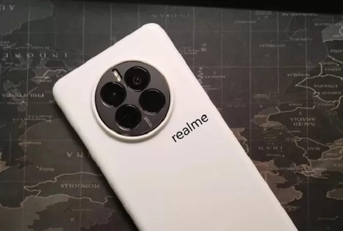 Perangkat smartphone diduga kuat sebagai Realme GT5 Pro. (Gizmochina)