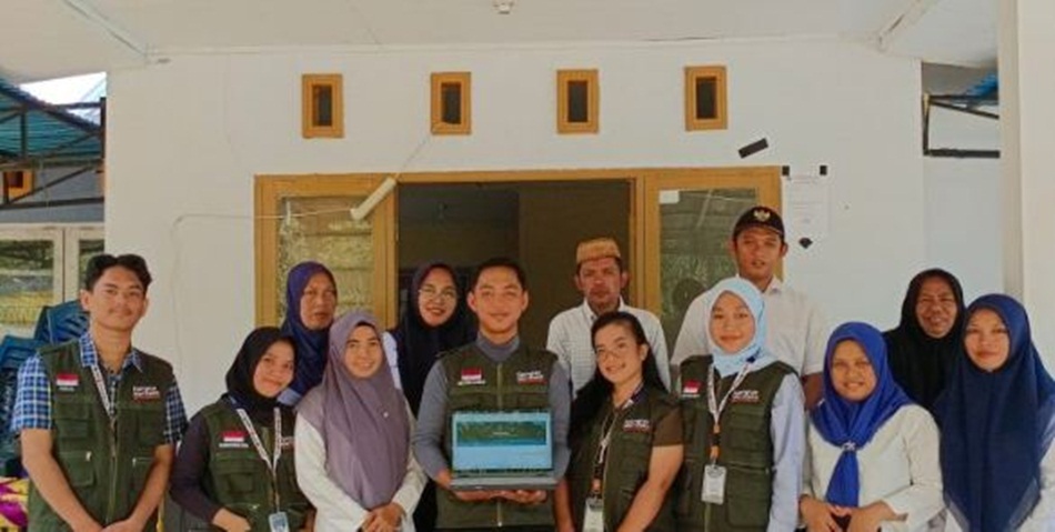 Mahasiswa MSIB Bone Bolango saat foto bersama usai sosialisasi pengenalan website di Desa Meranti Kecamatan Tapa (hms-kmfo)