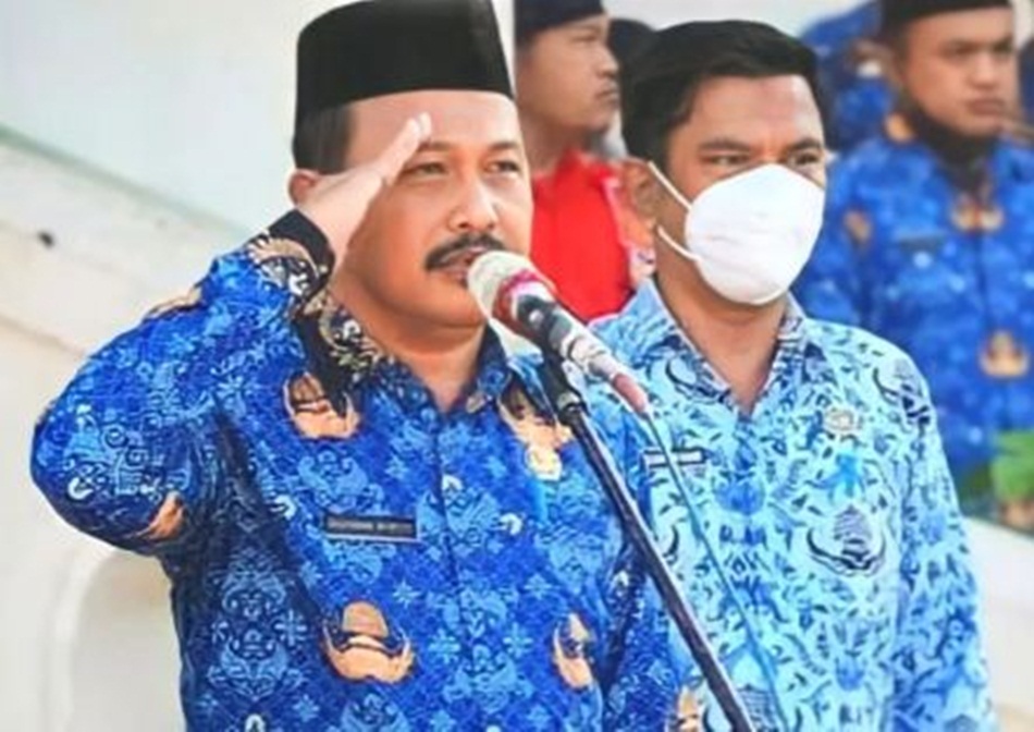 Penjabup Boalemo, Sherman Moridu ketika menjadi Irup HUT Korpri ke-52 berlangsung di alun-alun Tilamuta.(F:hms-kmfo).