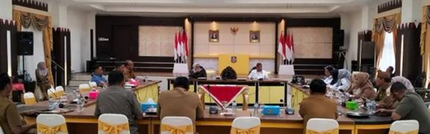Pertemuan dimediasi Penjagub Ismail Pakaya yang menghadirkan Pemkab dan DPRD serta KPU berlangsung di Rudis Gubernur (F:istimewa)