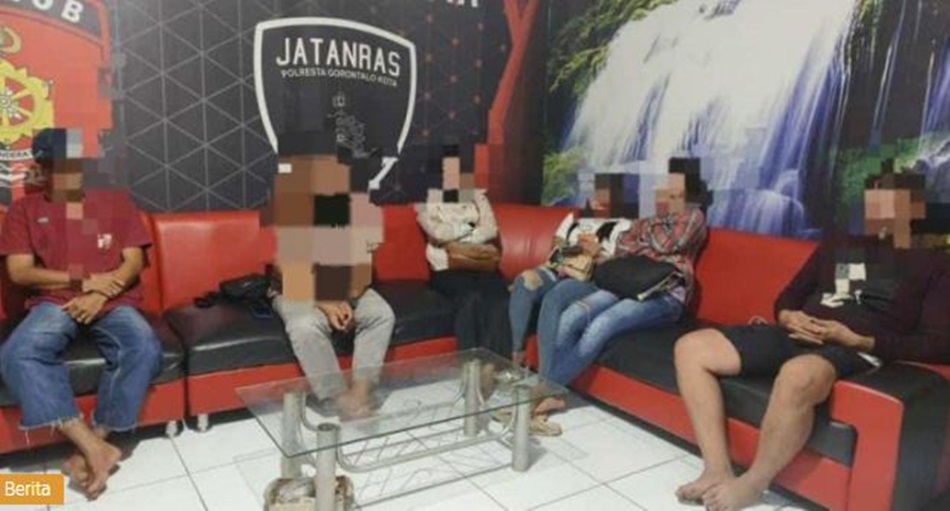 Enam orang yang diamankan Team Rajawali Polresta Gorontalo Kota saat gerebek salon berkedok salon Kecantikan.(Hms-pol).