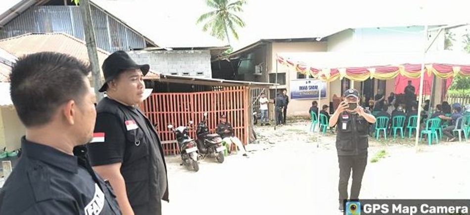 Anggota Bawau Provinsi Gorontalo Koordinator Divisi Pencegahan, Partisipasi   Masyarakat dan Humas Moh Fadjri Arsyad saat melakukan pengawasan melekat  kegiatan kampanye di Kabupaten Gorontalo.(F:hms)