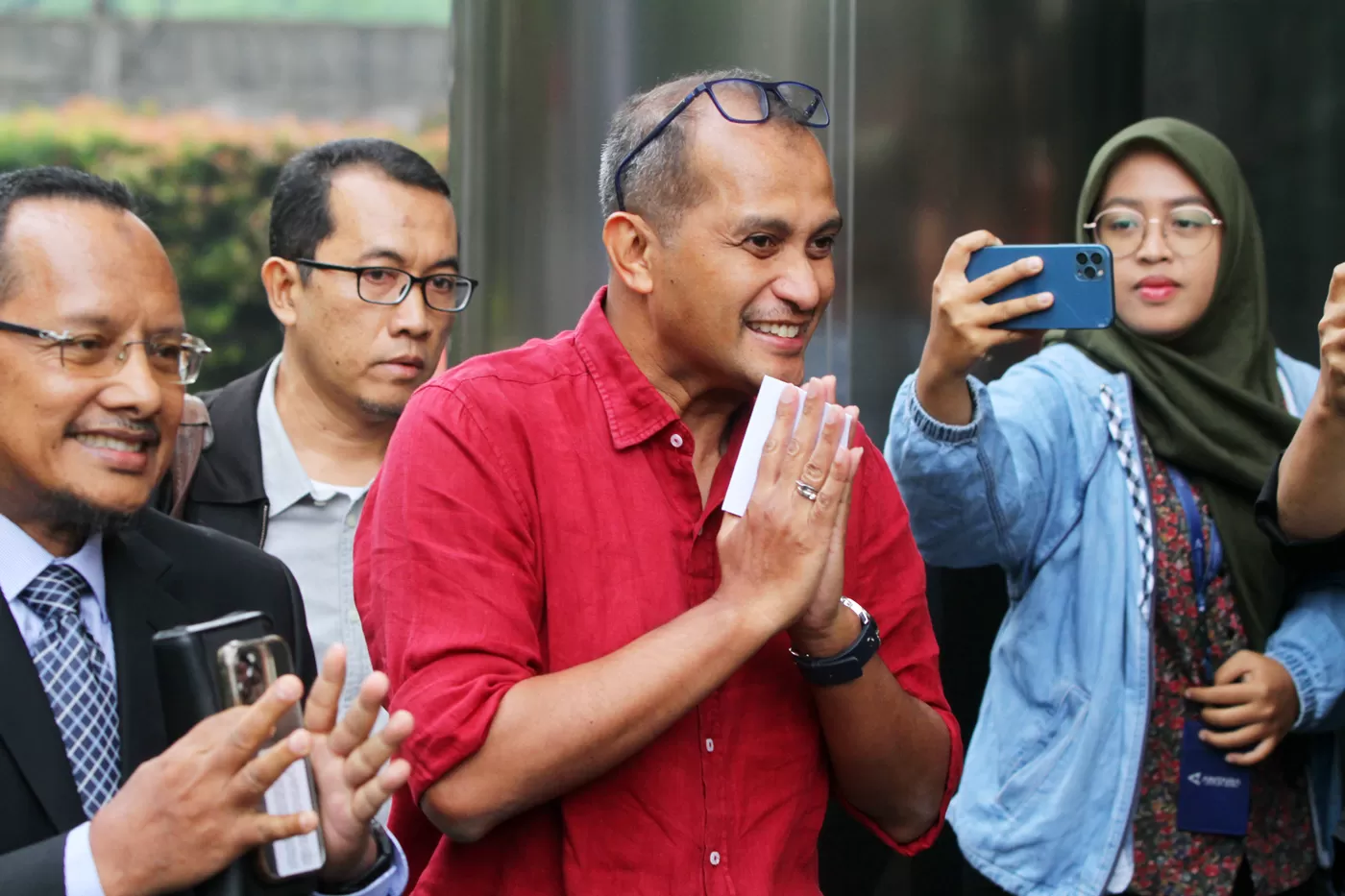 Wakil Menteri Hukum dan Hak Asasi Manusia (Wamenkumham) Edward Omar Sharif Hiariej atau Eddy Hiariej memenuhi panggilan Komisi Pemberantasan Korupsi atau KPK pada hari ini, Senin (4/12/2203).