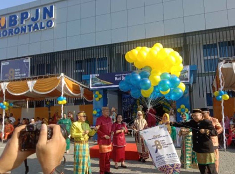 pelepasan balon oleh Pimpinan Satker PUPR warnai peringatan Hari Bakti  PUPR di Gorontalo.(F;istimewa)