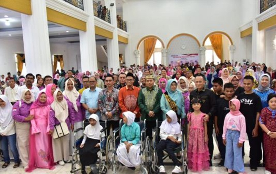 Peringatan Hari Disabilitas Internasional juga pengukuhan Fima Agustina   sebagai Bunda Disabilitas, yang berlangsung di Bele Li Mbui. (Foto &ndash; Fadli)