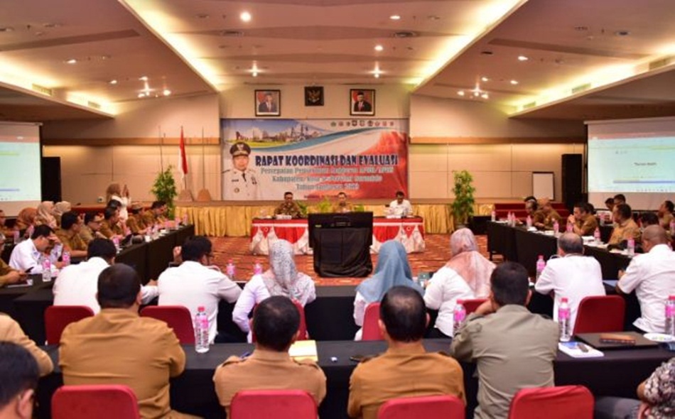 Suasana Rakorev Triwulan III Pemprov Gorontalo yang dipimpin Penjagub Ismail   Pakaya dan dihadiri seluruh Pimpinan OPD juga Pemda Kabupaten Kota.( Foto &ndash; Fikri)