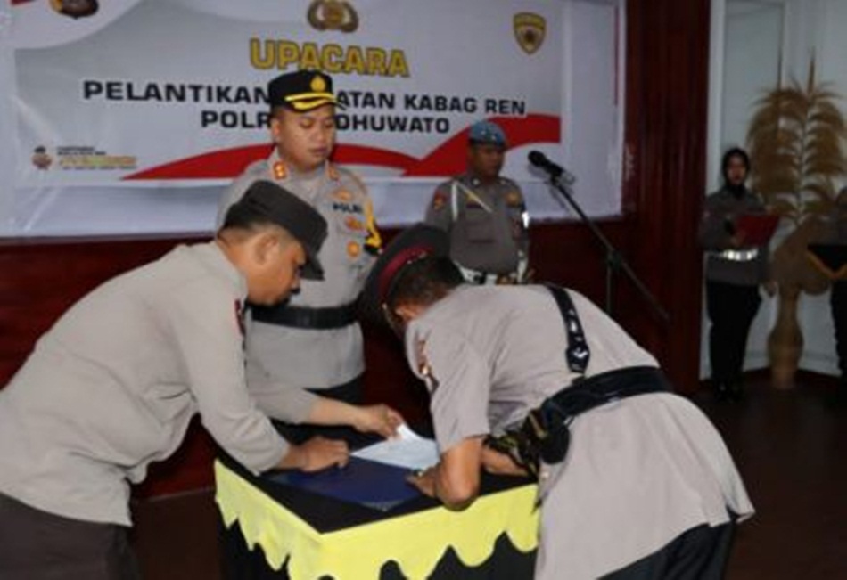 Pelantikan Kabag Ren Polres Pohuwato oleh Kapolres Pohuwato(Hms-pol).