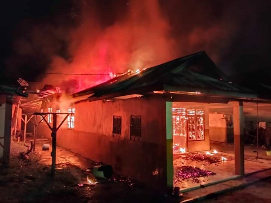 satu unit rumah di Desa Lupoyo, Kecamatan Telaga Biru, Kabupaten Gorontalo hangus terbakar.(F:Damkarkabgor)