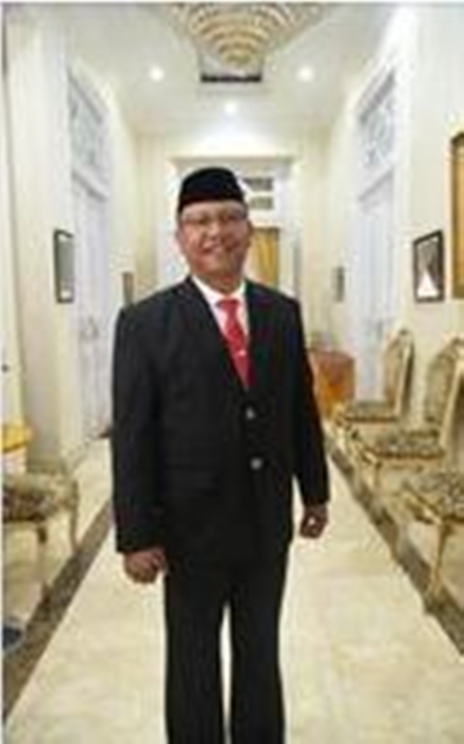 Sekda defentif Sofian Ibrahim di sela-sela prosesi pelantikan dan pengambilan sumpah. . (Foto: Haris &ndash; Diskominfotik).