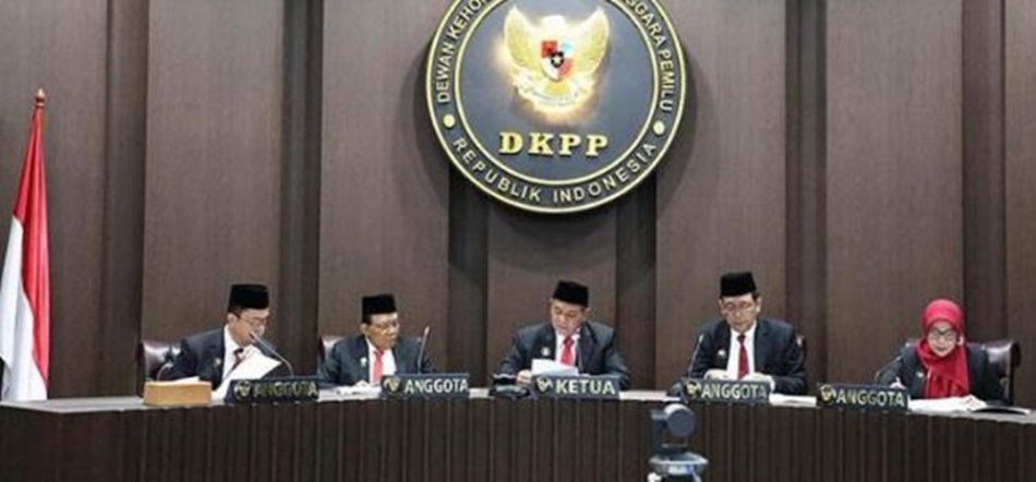 DKPP membacakan putusan sidang dugaan pelanggaran kode etik penyelenggara Pemilu dengan teradu Anggota Bawaslu Kota Gorontalo, Erman Katili.(dok DKPP)