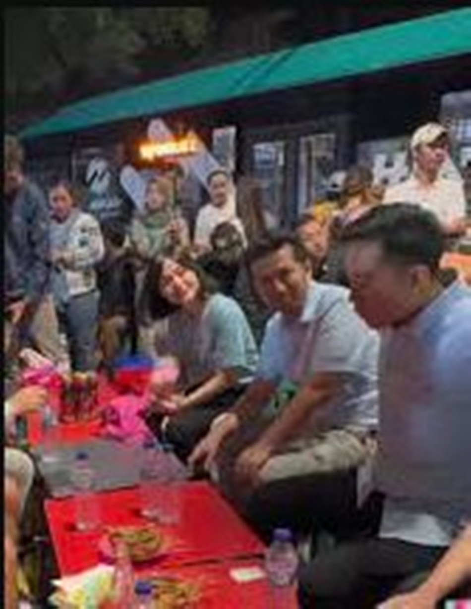 Gibran Rakabuming makan gultik di Blok M, Jaksel (Foto: tiktok)