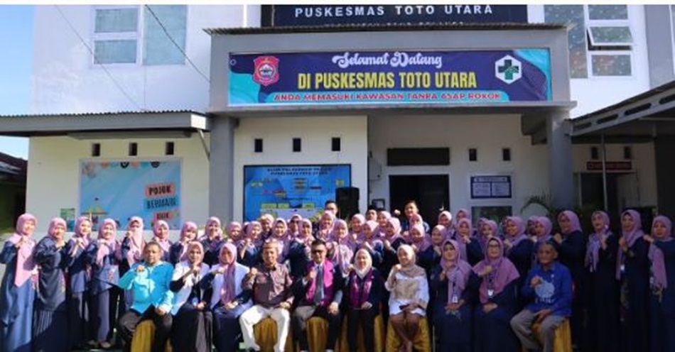 Kadiskes dr. Meyrin Kadir didampingi Ketua Tim Surveyor Re-Akreditasi dari KAKP Nisma Abdurrahman dan anggota tim dr. Suherman, Kapus Toto Utara Suratni Hamzah,F: AKP)