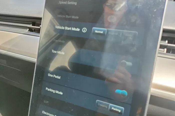 Towing Mode, fitur di mobil Neta V saat baterai habis untuk proses evakuasi. (Rian Alfianto/JawaPos.com)