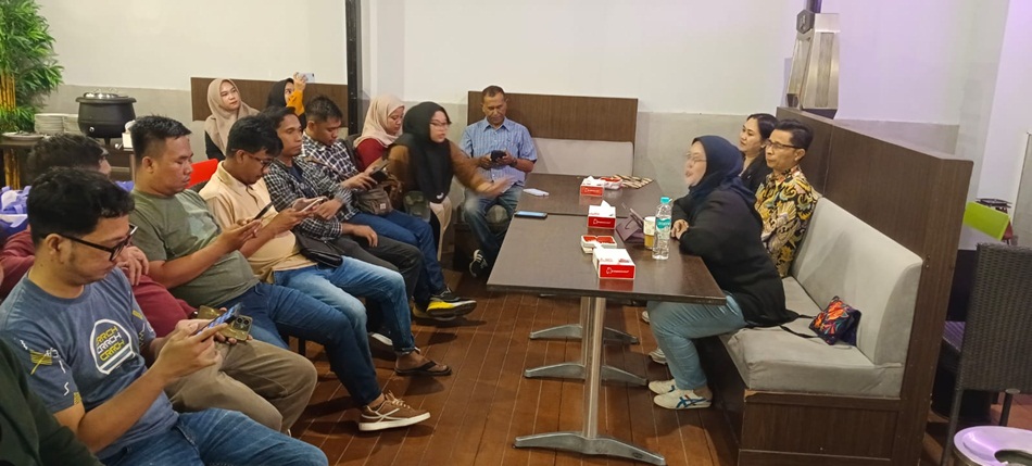 Manajemen citimallsaat konferensipers dengan sejumlah  media.(Fdok)