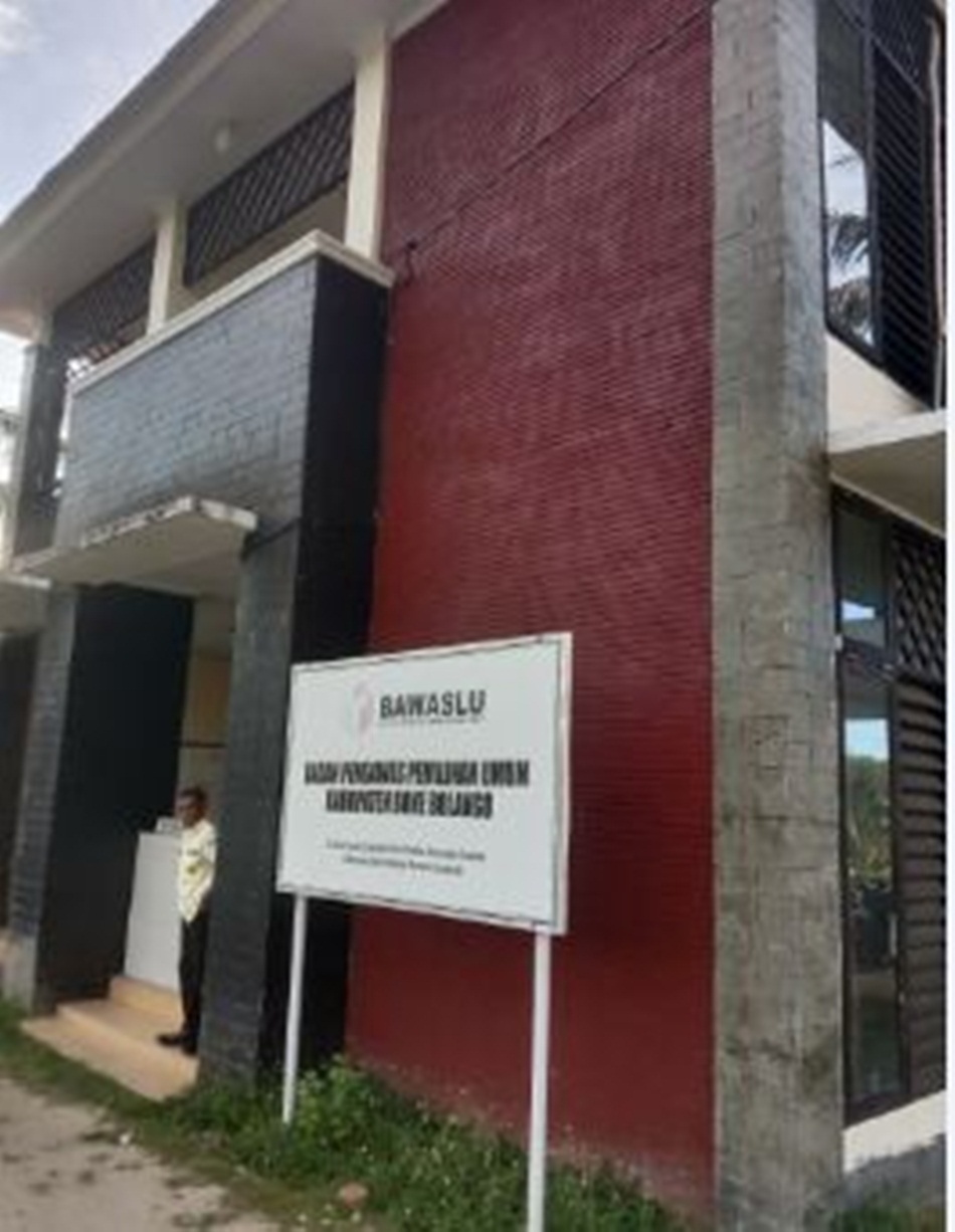 kantor Bawaslu Bone Bolango yang megah.(F: Istiewa)