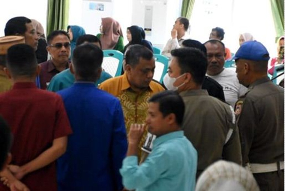 Suasana Wakil Bupati Hendra Hemeto  melakukan protes agar pelantikan pejabat struktirak eselon III dan IV Kabupaten Gorontalo ditunda (Foto Tangkapan layar video)