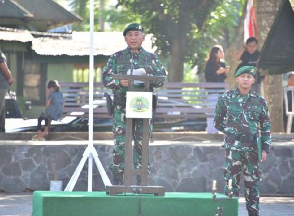 Kapoksahli Pangdam XIII/Merdeka Brigjen TNI Patar Sahat Panggabean bertindak sebagai inspektur upacara upacara peringatan Hari Juang Infanteri ke-75 tingkat Provinsi Gorontalo. (Foto : Mila)