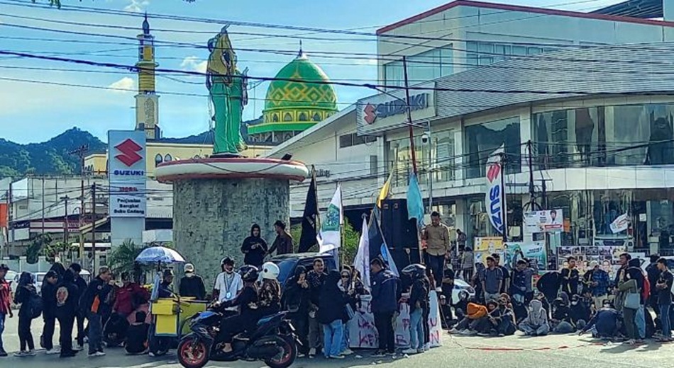 Aksi demo mahasiswa protes pemukulan oknum Polisi (F;istimewa)