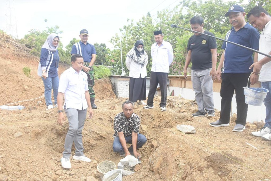 Suasana Peletakan batu pertama pembangunan Rumah sewa dan kos-kosan RSTN Boalemo (F:Istimewa)