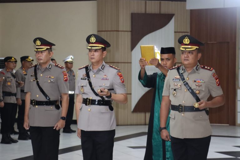 Suasana sertijab dua jabatan Kapolres, yakni Kapolres Gorontalo dan  Kapolres Boalemo .(F: hms-pol)