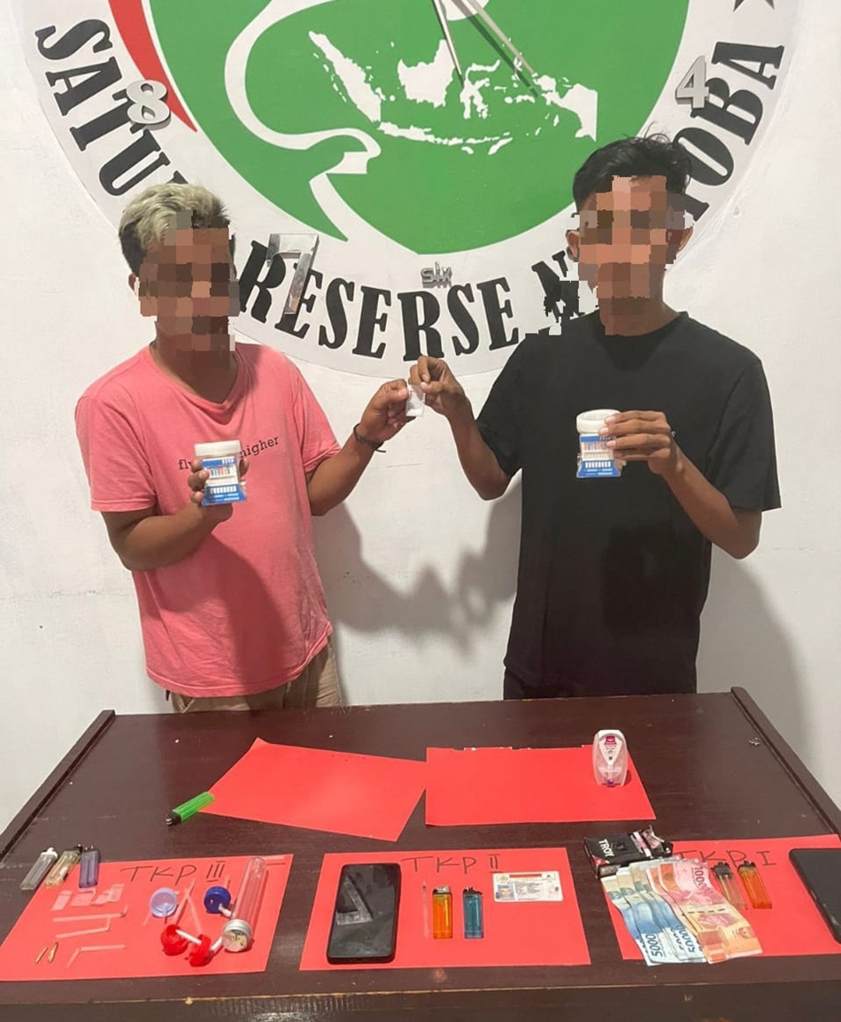 Kedua warga Marisa Kabupaten Pohuwato saat diamankan Polres Pohuwato.(F:hms-pol).