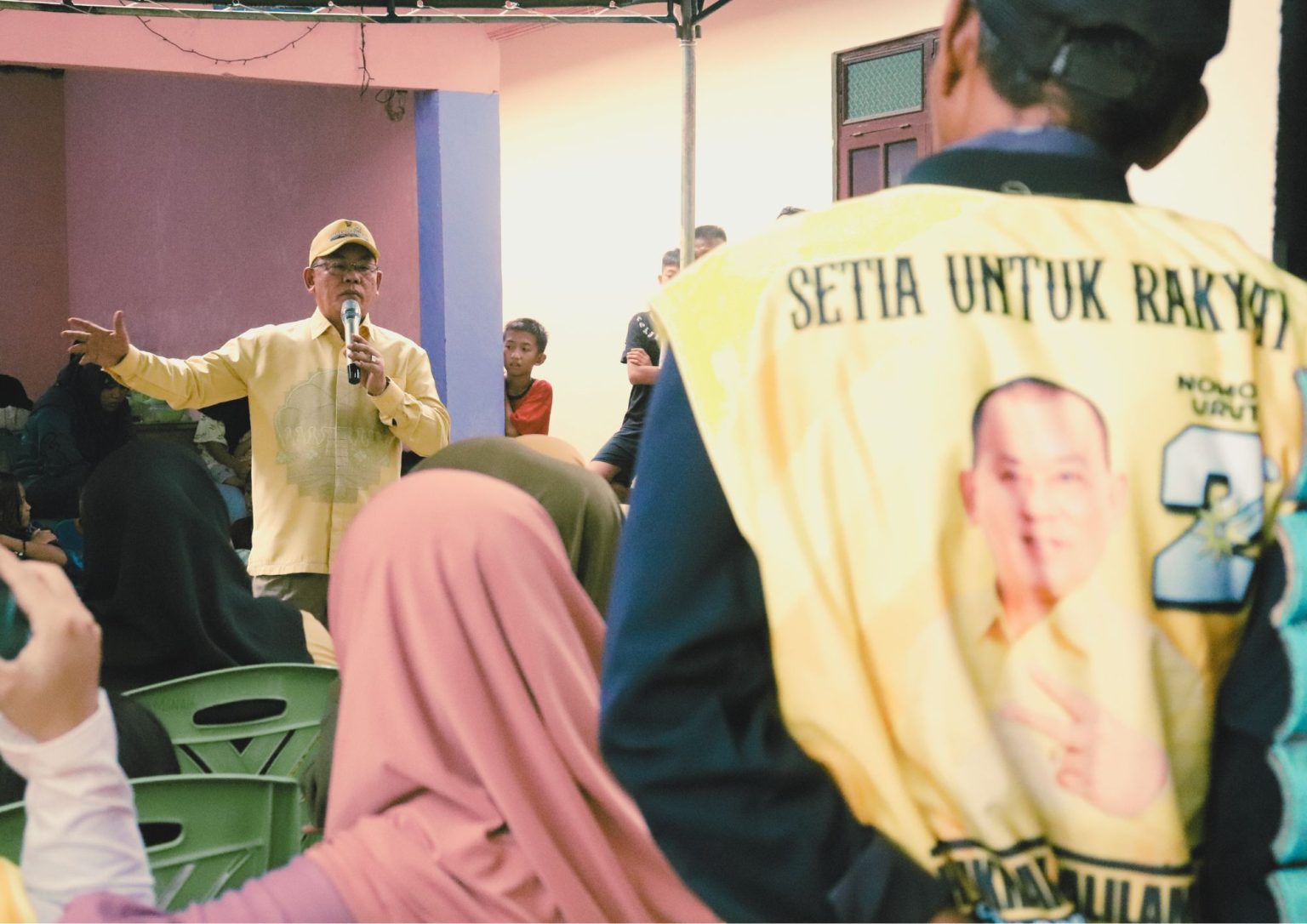 H. Fikram A.Z Salilama, S.Ip, Caleg DPRD Provinsi Gorontalo Dapil Kota Gorontalo.saat  orasi (F:hms)