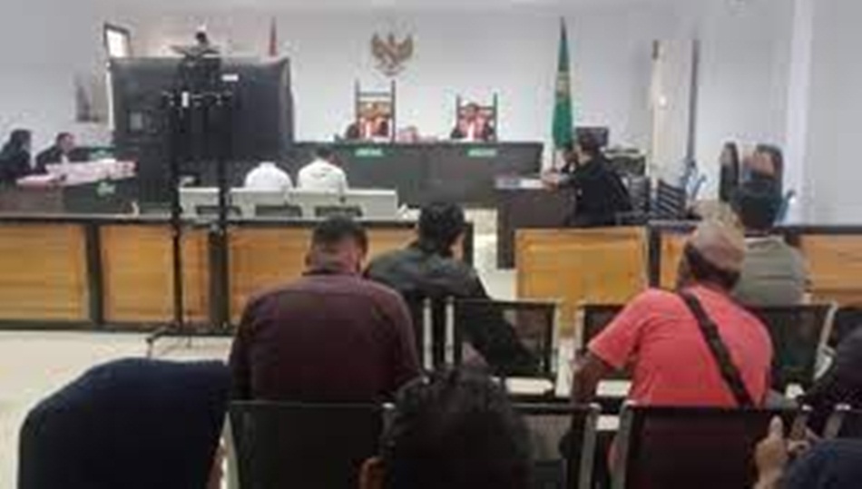 suasana sidang dua terdakwa diduga salah tangkap yang berlangsung di  PN Gorontalo. (F:Istimewa)