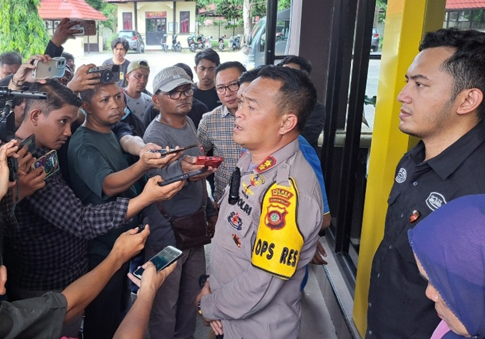 Kapolres Bone Bolango Akbp Muhammad Alli.SIK saat memberikan keterangan pers.(F:hms-pol)