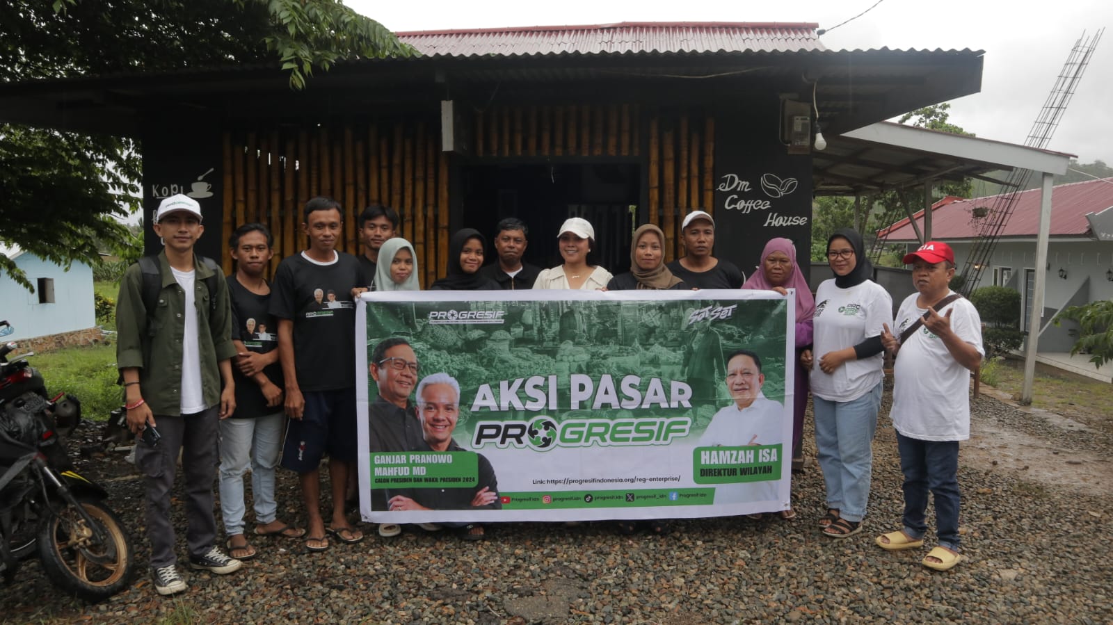 Meski diguyur hujan deras sejak pagi hingga sore hari, Progresif Wilayah Gorontalo tetap  selenggarakan Aksi Pasar ke-5 di Gorontalo Utara. (F:dok Dok Progresif)