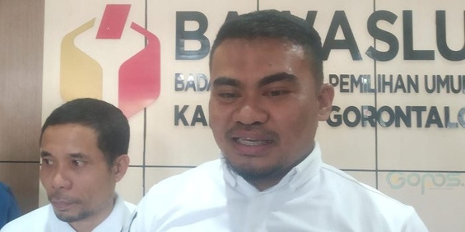 Caleg DPR-RI Sawaludin saat diperisa Bawaslu Kabupaten Gorontalo.(F:Ist)