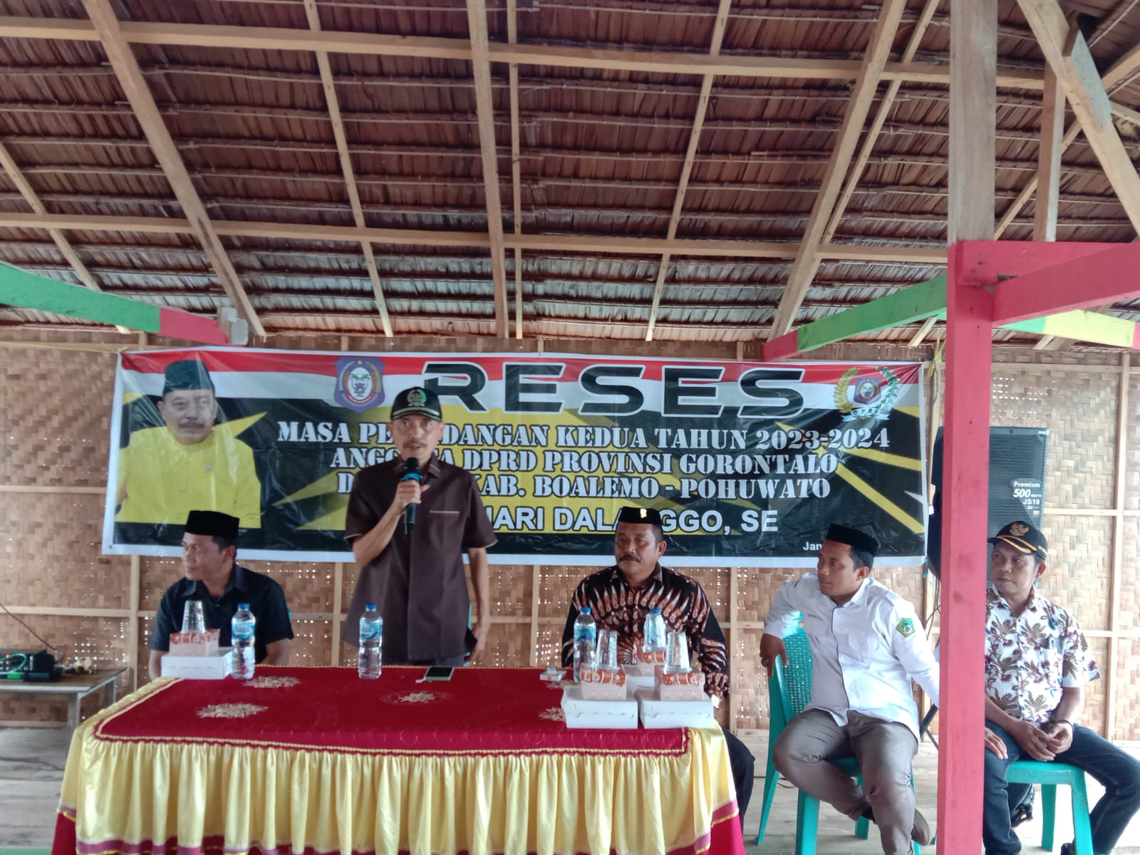 Aleg Deprov Gorontalo Oktohari Dalango saat reses di  10 titik Boalemo dan Pohuwato.(F:Bang)