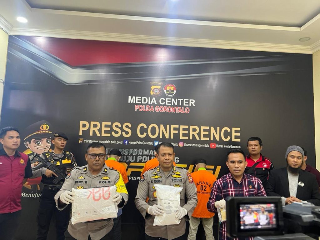 Press Conference Polda Gorontalo,kasus tindak pidana Narkotika dengan 3 pelaku pengedar. (F:hms-pol).