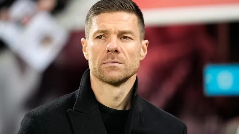 Xabi Alonso Pelatih Bayer Leverkusen. (Sumber Foto : skysport)