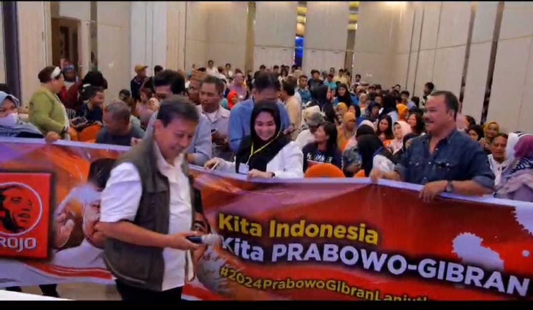 dukungan terhadap Paslon Capres Cawapres Nomor Urut 2 ini terus dilakukan.  DPC Projo  Kota Gorontalo. Dalam acara konsolidasi pemenangan Prabowo-Gibran   yang dihadiri  ratusan kader Projo (F:Projo)